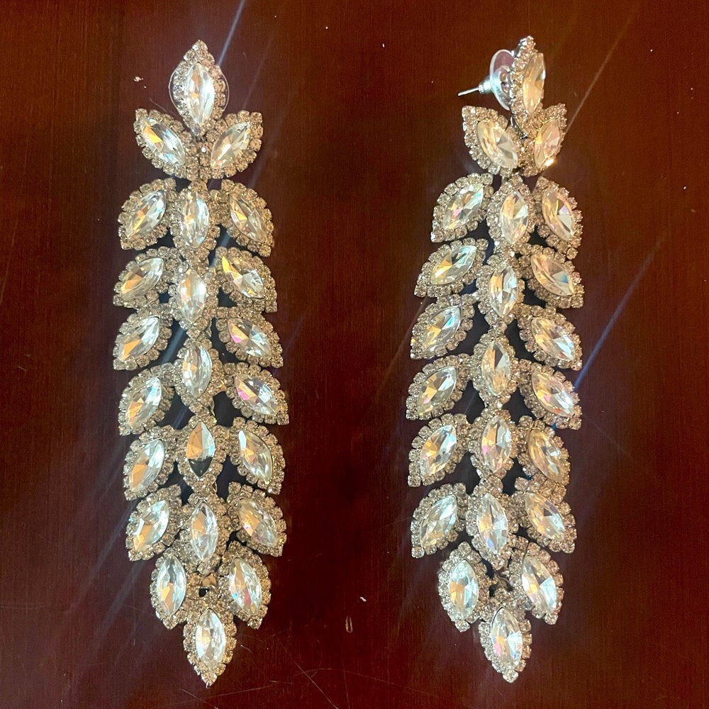 Chic Rhinestone Dangle Leaf Earrings - image 1